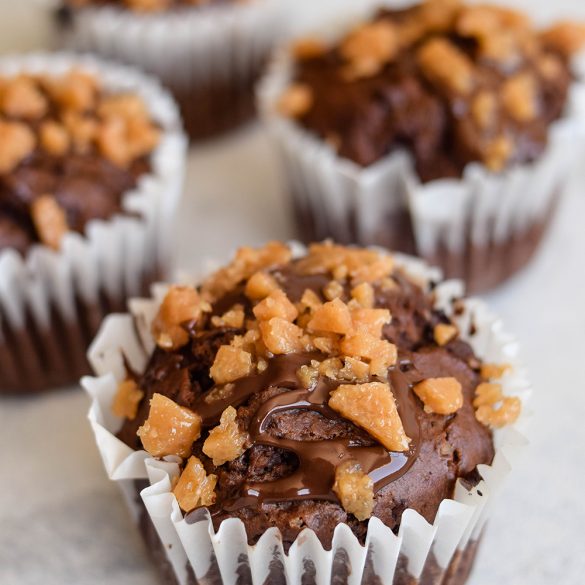Muffins de cacao con toffee